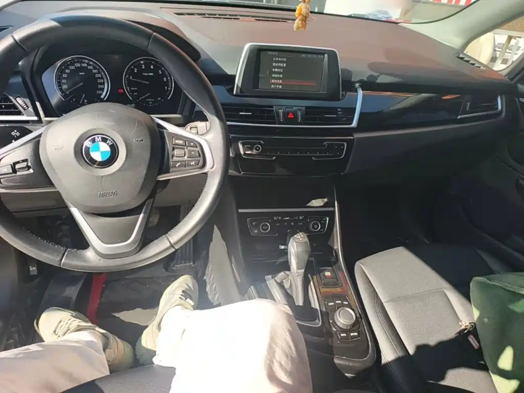 BMW 2 Series Active Tourer — фото 10