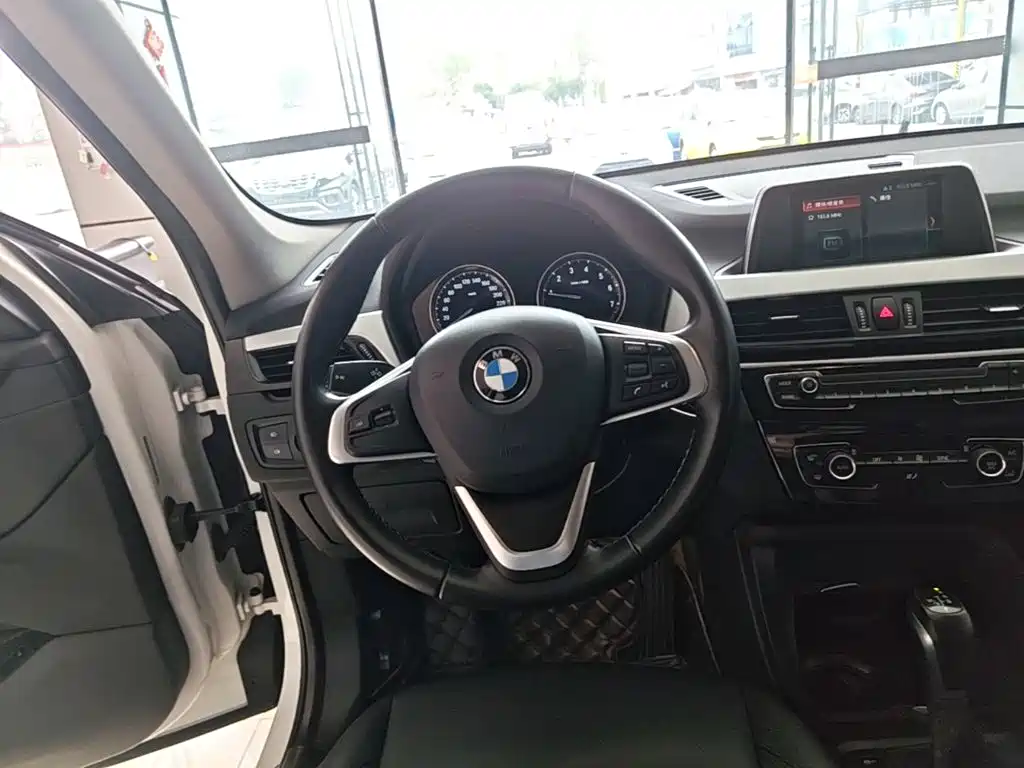 BMW X1 — фото 11