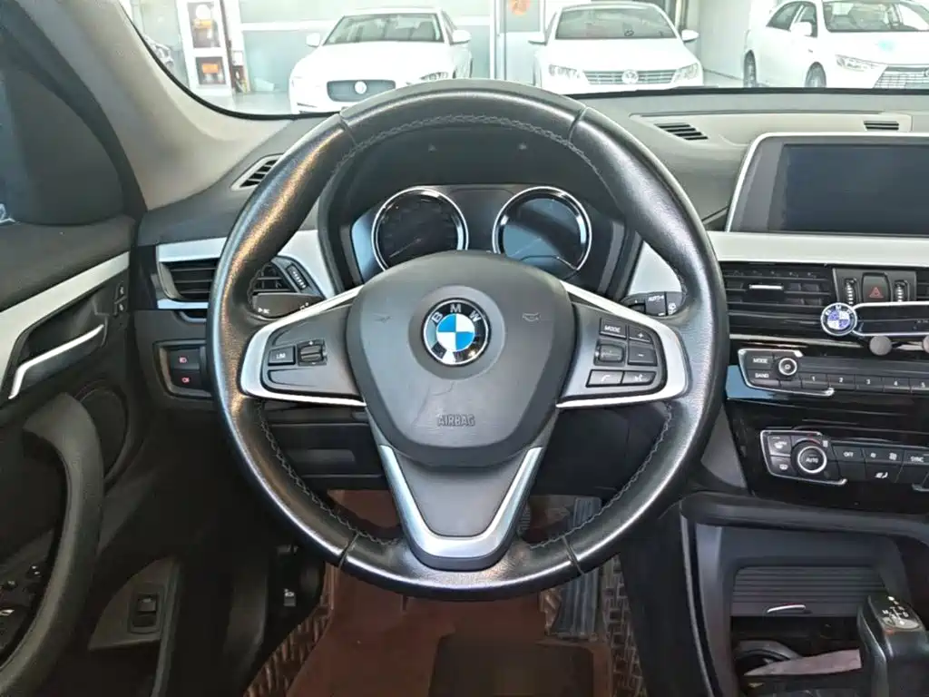 BMW X1 — фото 11