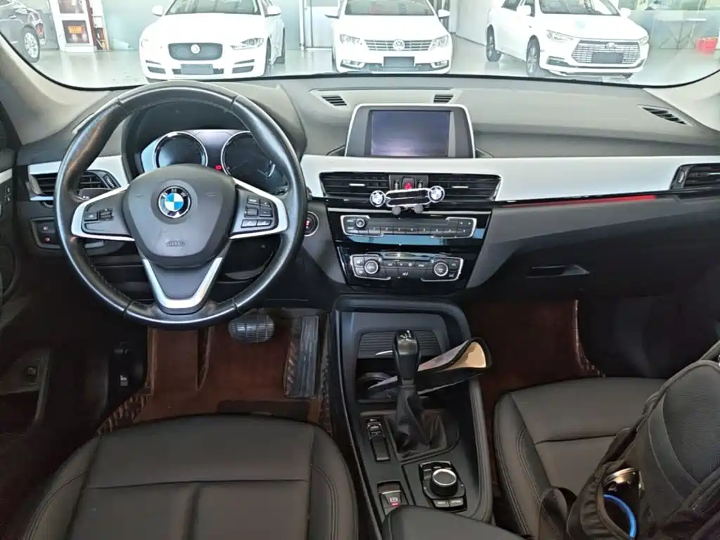 BMW X1 — фото 10