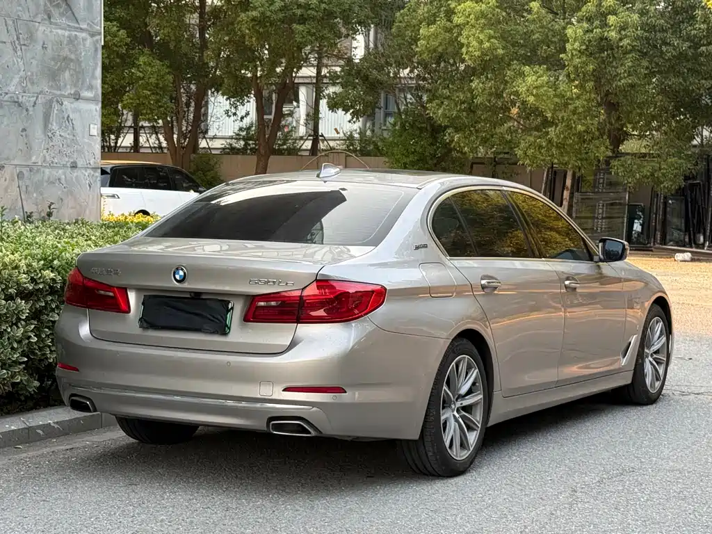 BMW 5 Series New Energy — фото 4