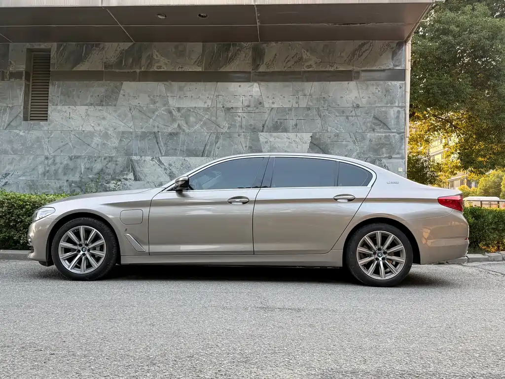 BMW 5 Series New Energy — фото 7