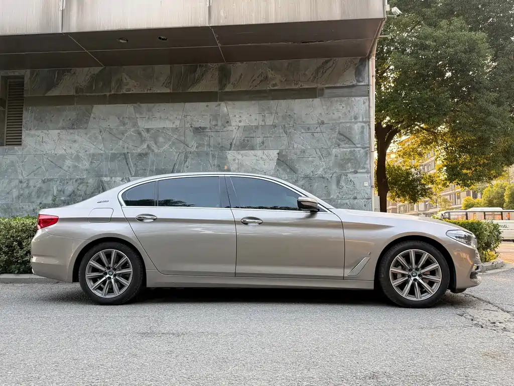 BMW 5 Series New Energy — фото 8