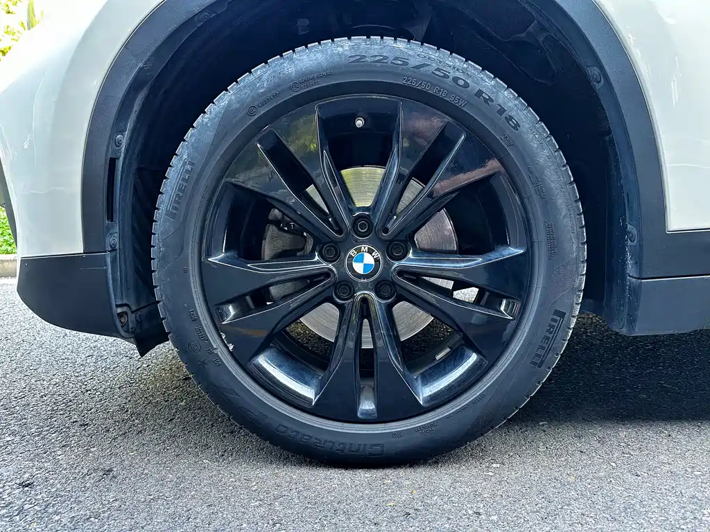 BMW X1 — фото 5