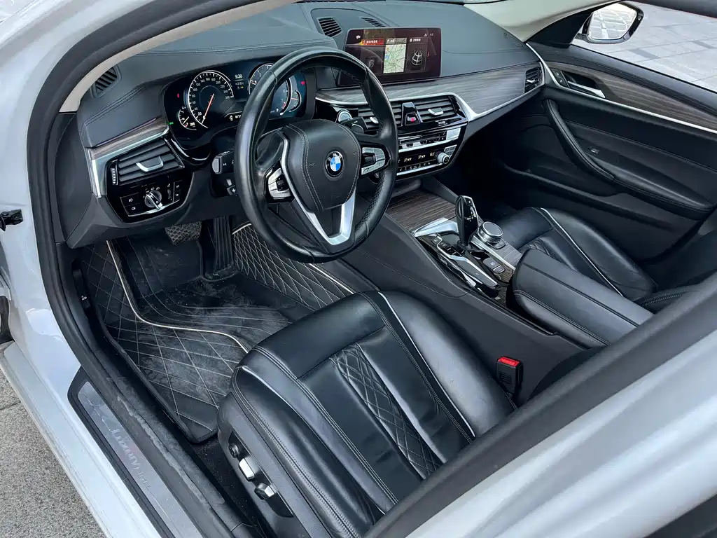 BMW 5 Series — фото 11