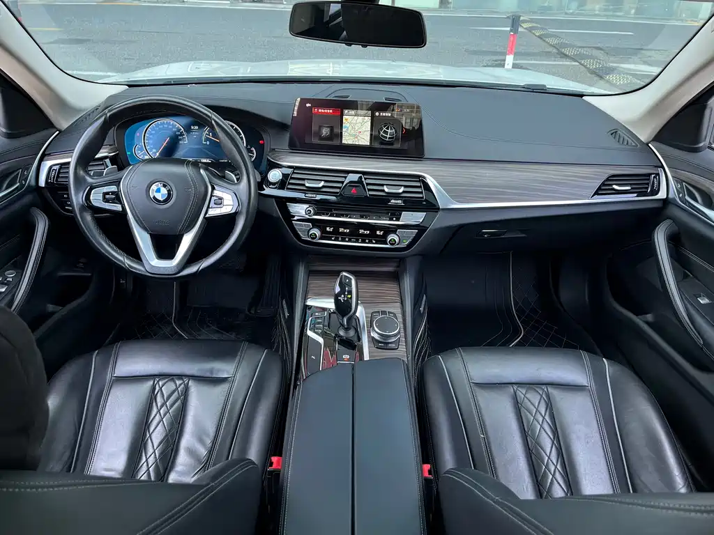 BMW 5 Series — фото 14