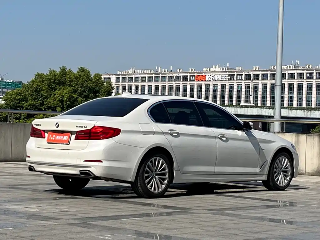 BMW 5 Series — фото 4