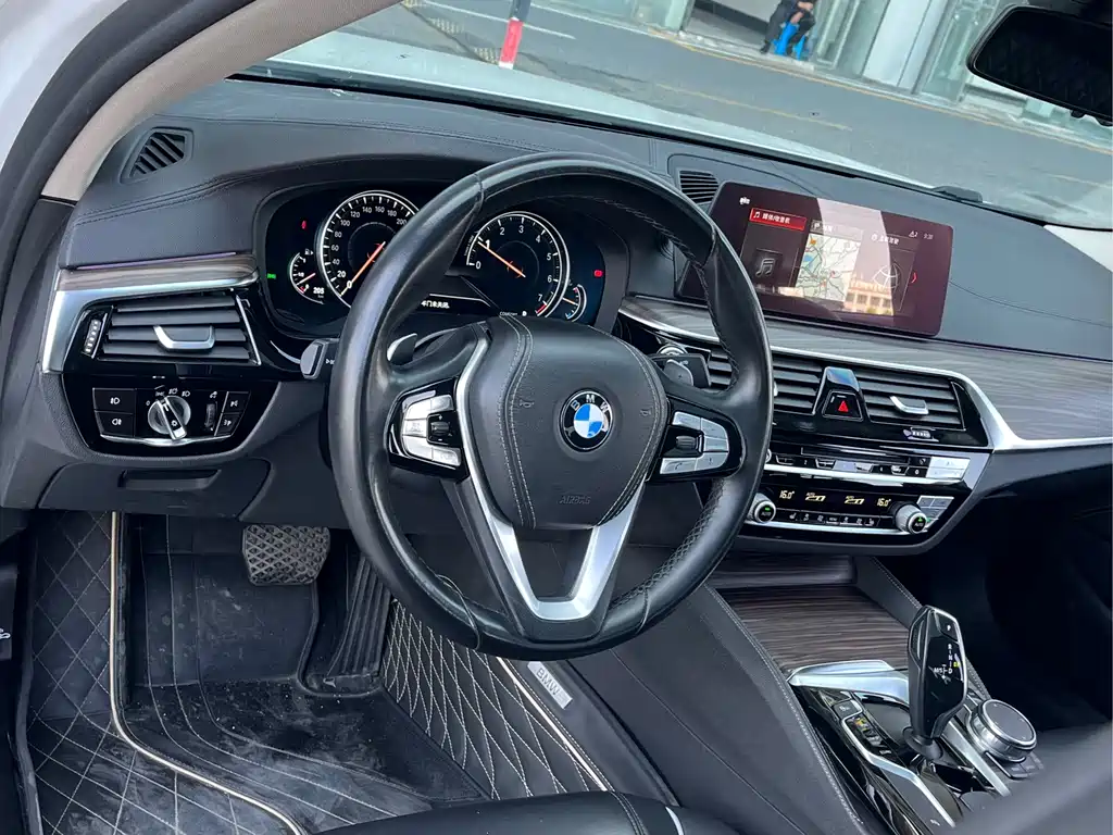 BMW 5 Series — фото 10