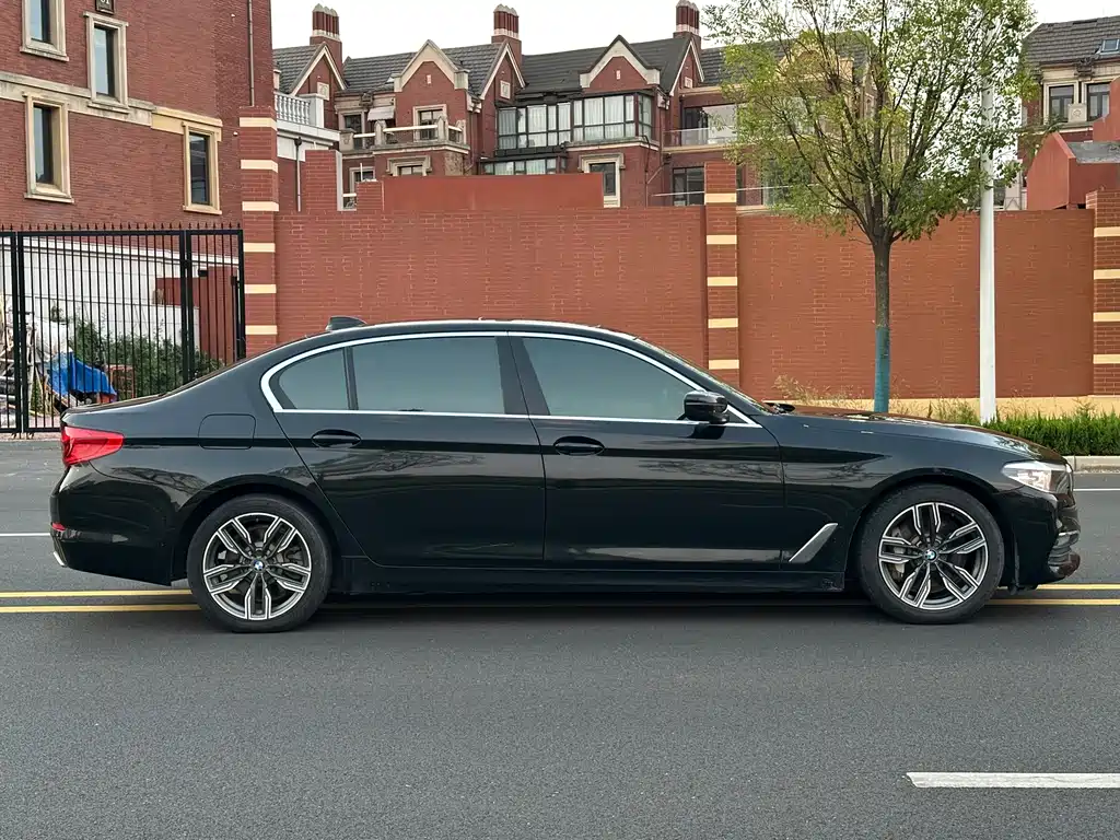 BMW 5 Series — фото 13