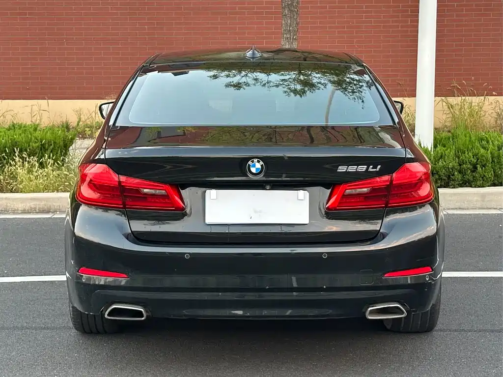 BMW 5 Series — фото 14