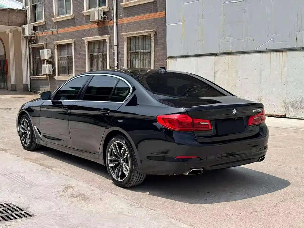 BMW 5 Series — фото 3