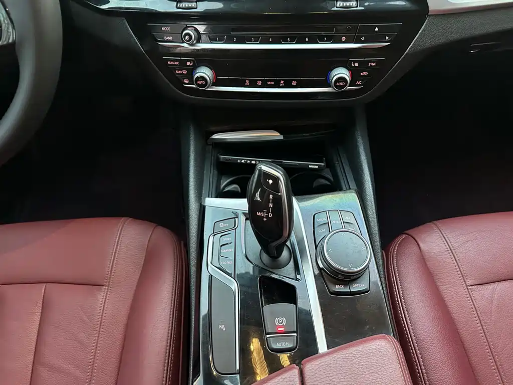 BMW 5 Series — фото 23