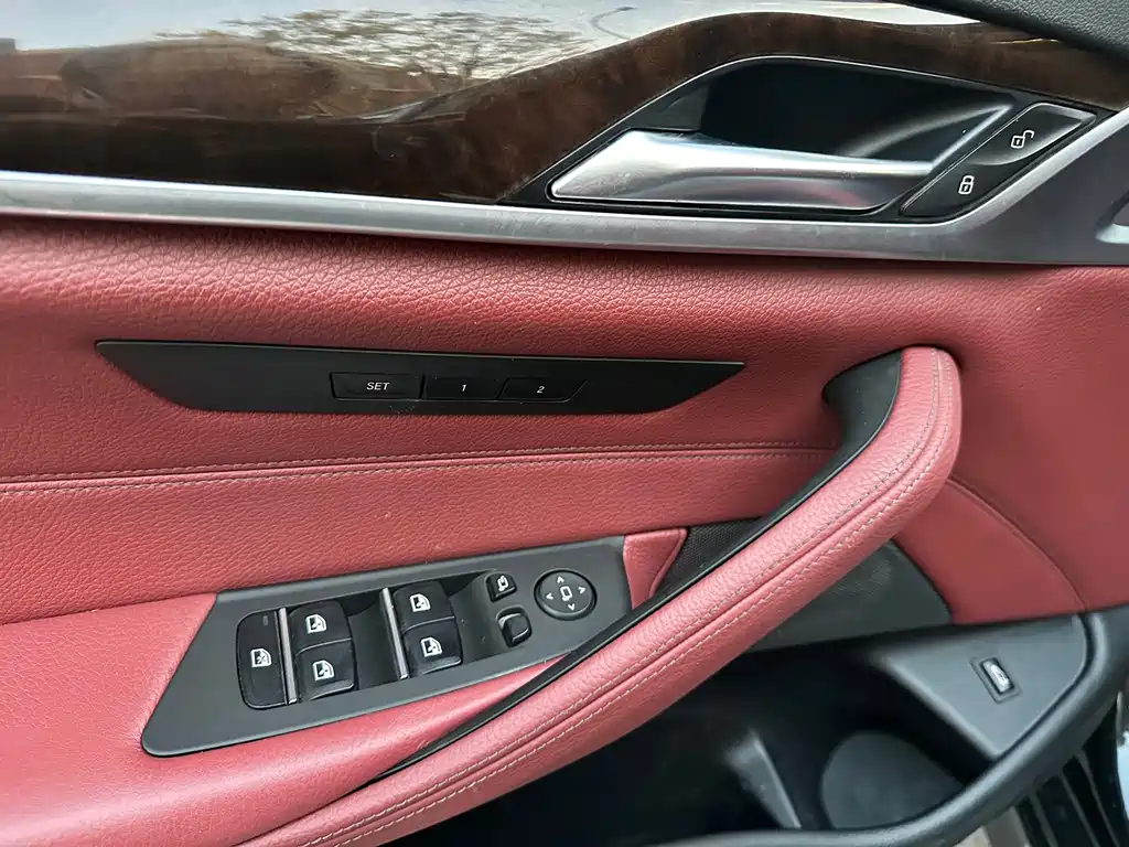 BMW 5 Series — фото 25