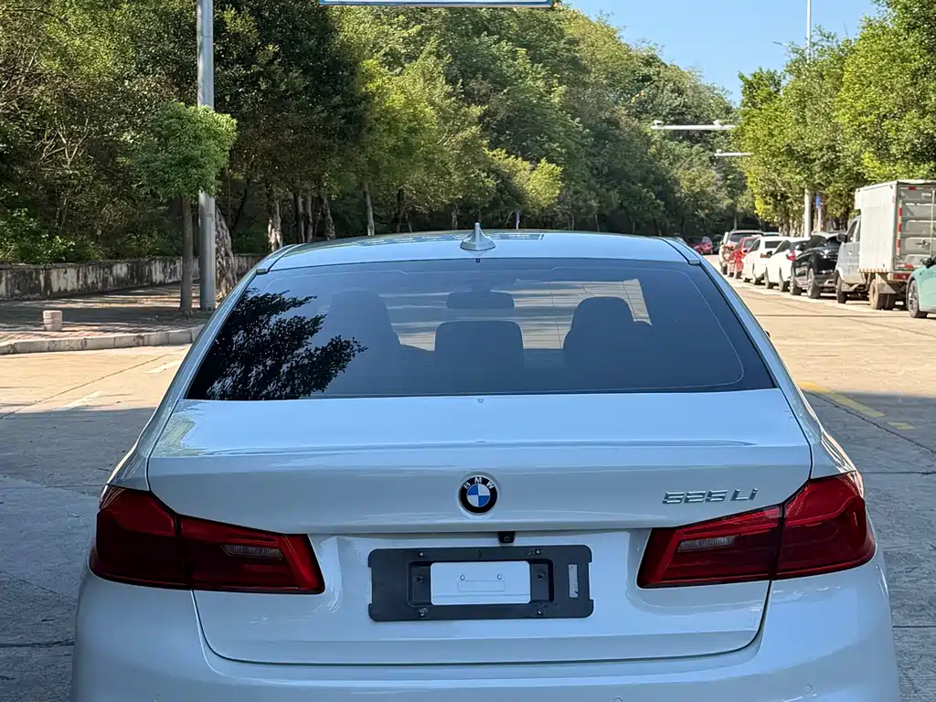 BMW 5 Series — фото 9