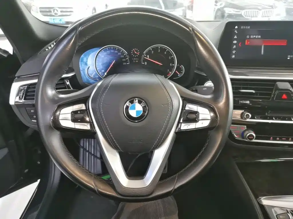 BMW 5 Series — фото 11