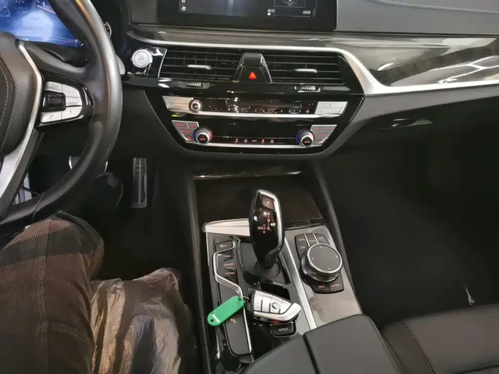 BMW 5 Series — фото 14