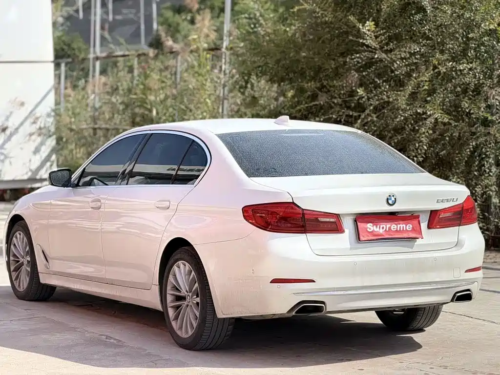 BMW 5 Series — фото 9