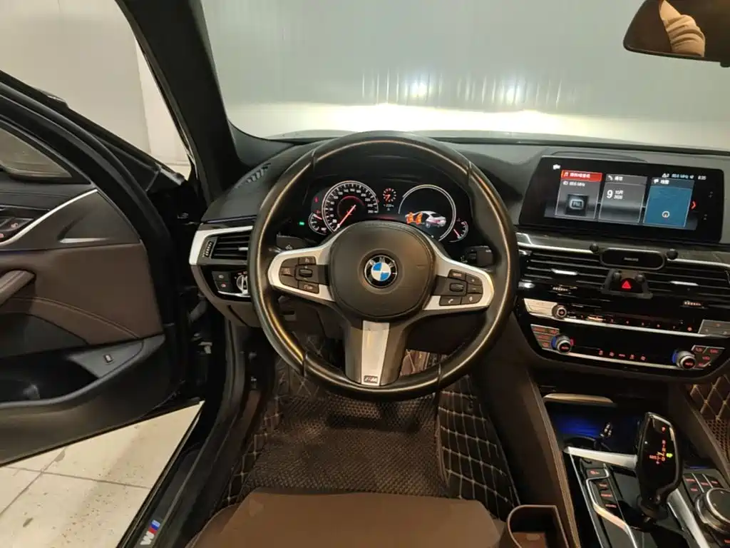 BMW 5 Series — фото 11