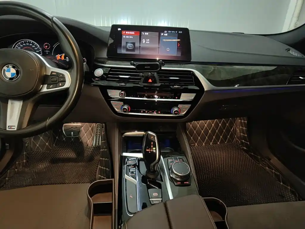 BMW 5 Series — фото 13