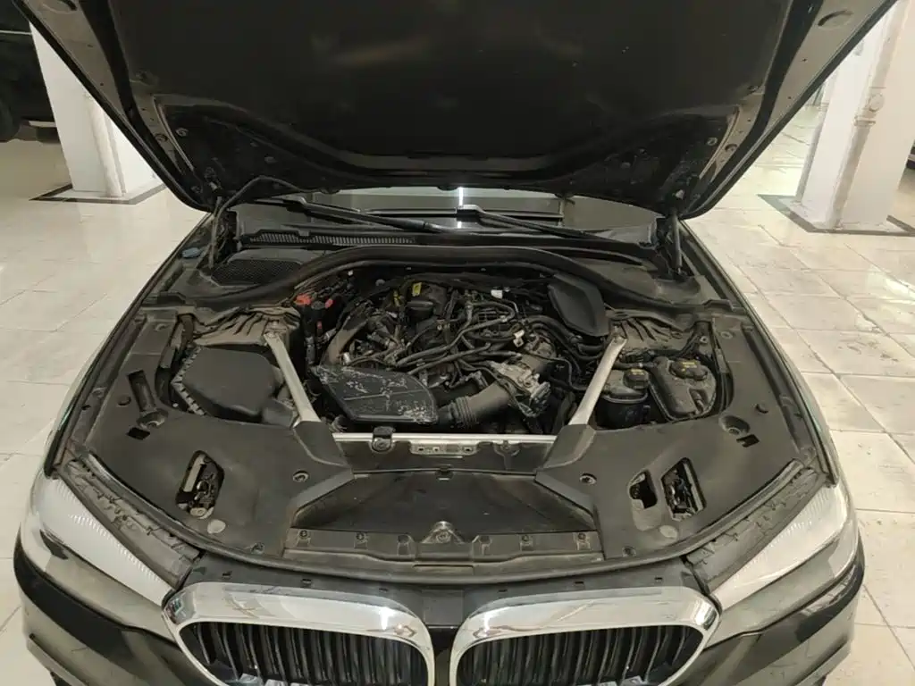 BMW 5 Series — фото 20