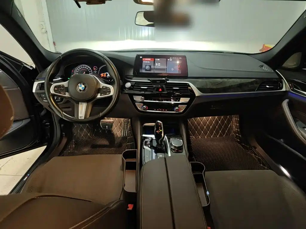 BMW 5 Series — фото 10