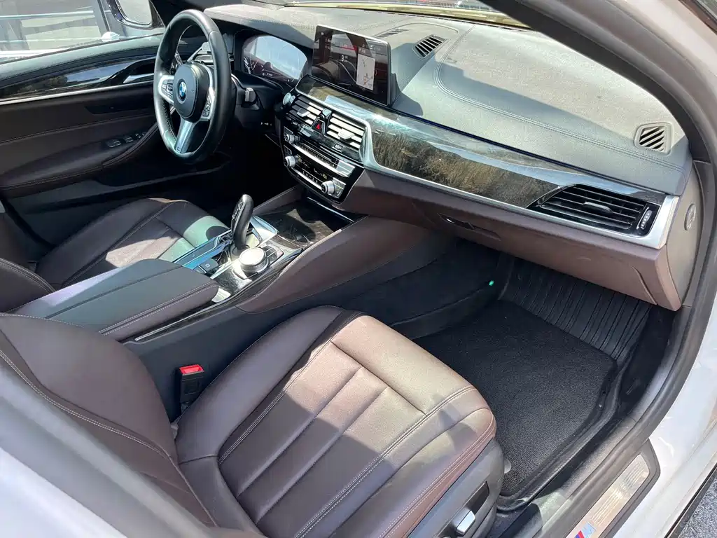 BMW 5 Series — фото 13