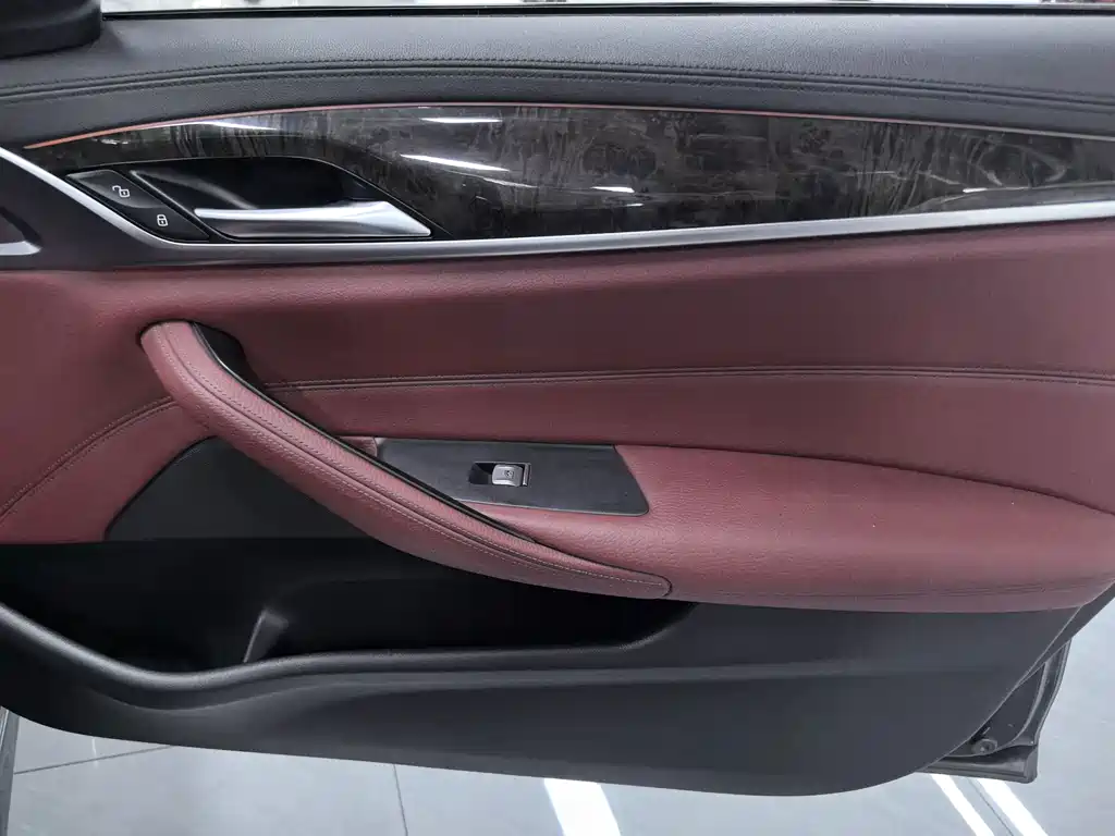BMW 5 Series — фото 15