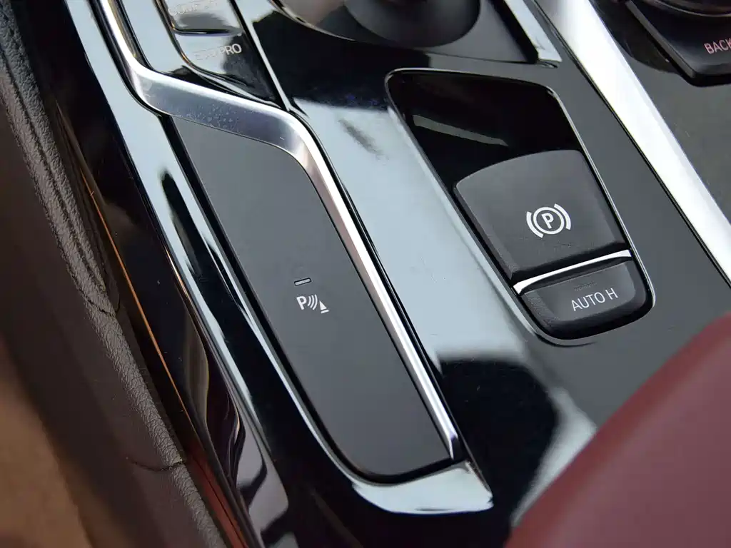 BMW 5 Series — фото 13