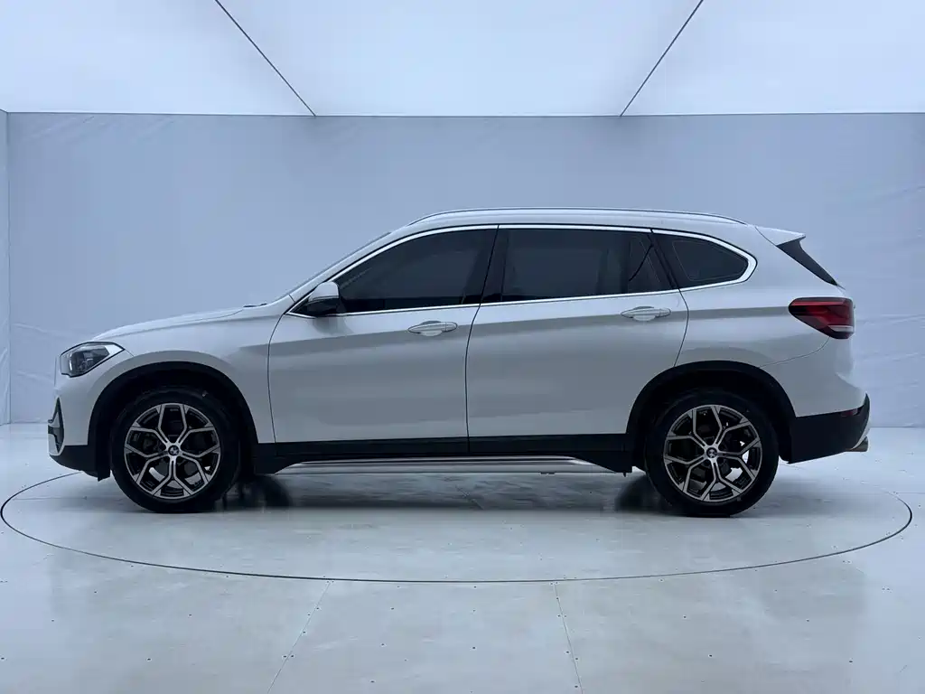 BMW X1 — фото 9