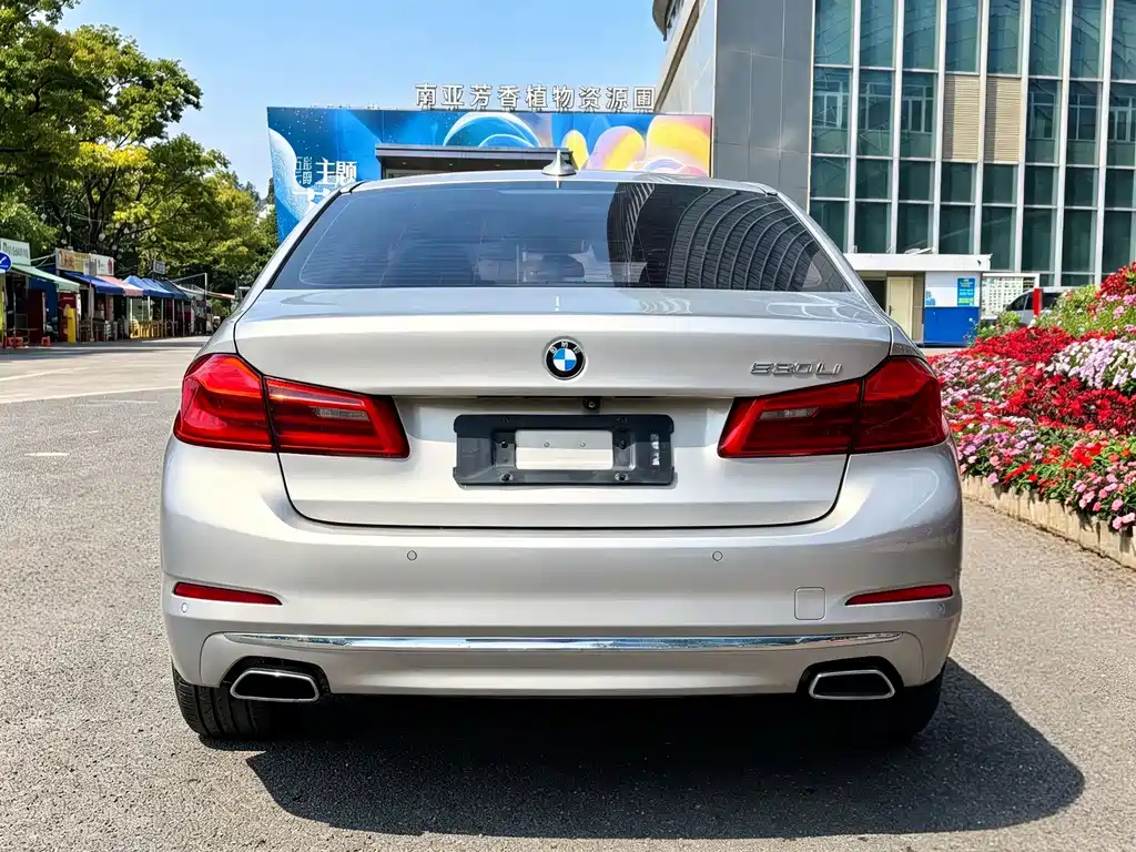 BMW 5 Series — фото 11
