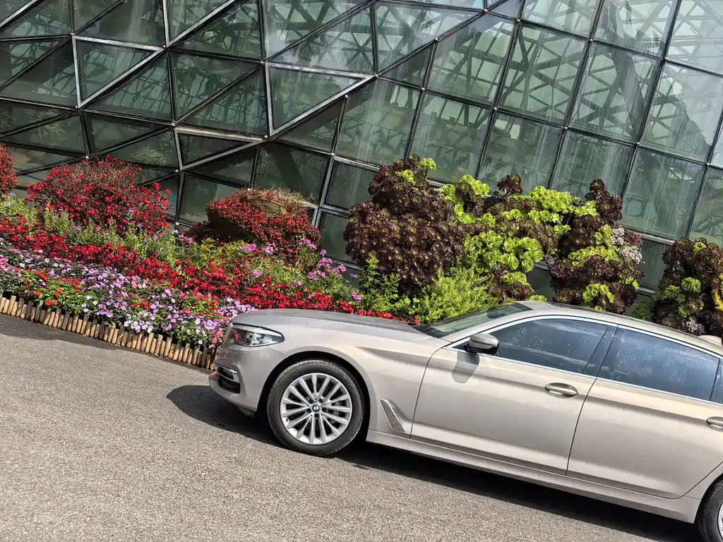BMW 5 Series — фото 15