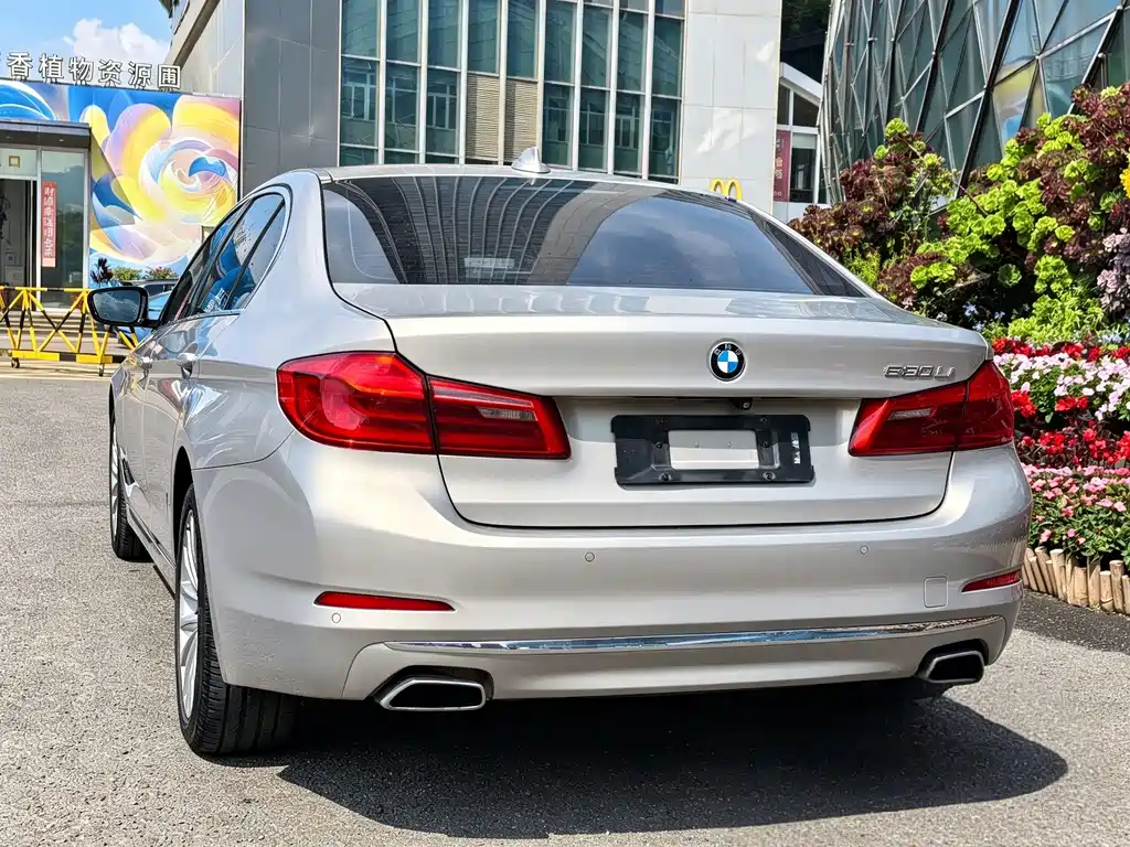 BMW 5 Series — фото 10