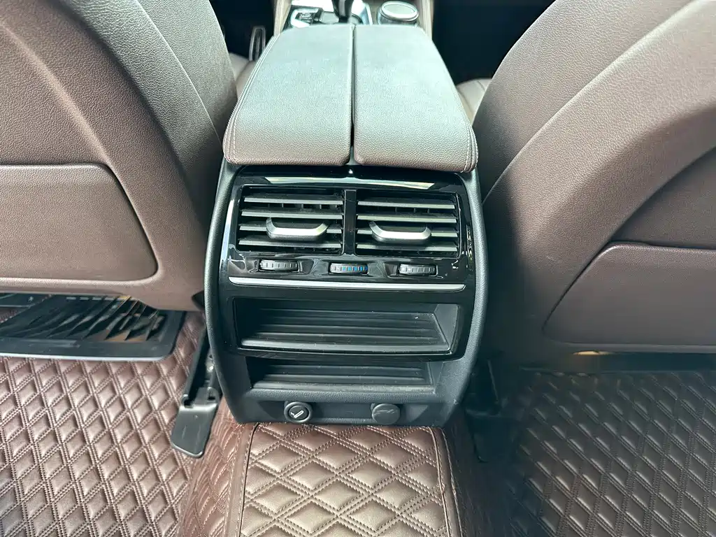 BMW 5 Series — фото 15
