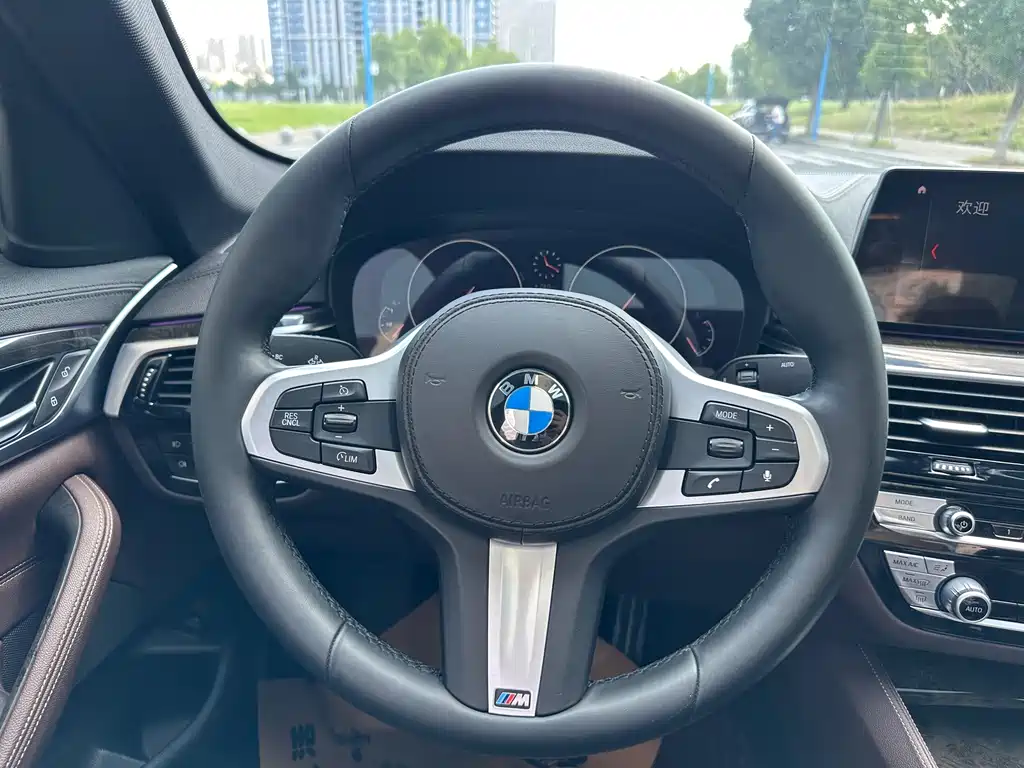 BMW 5 Series — фото 17