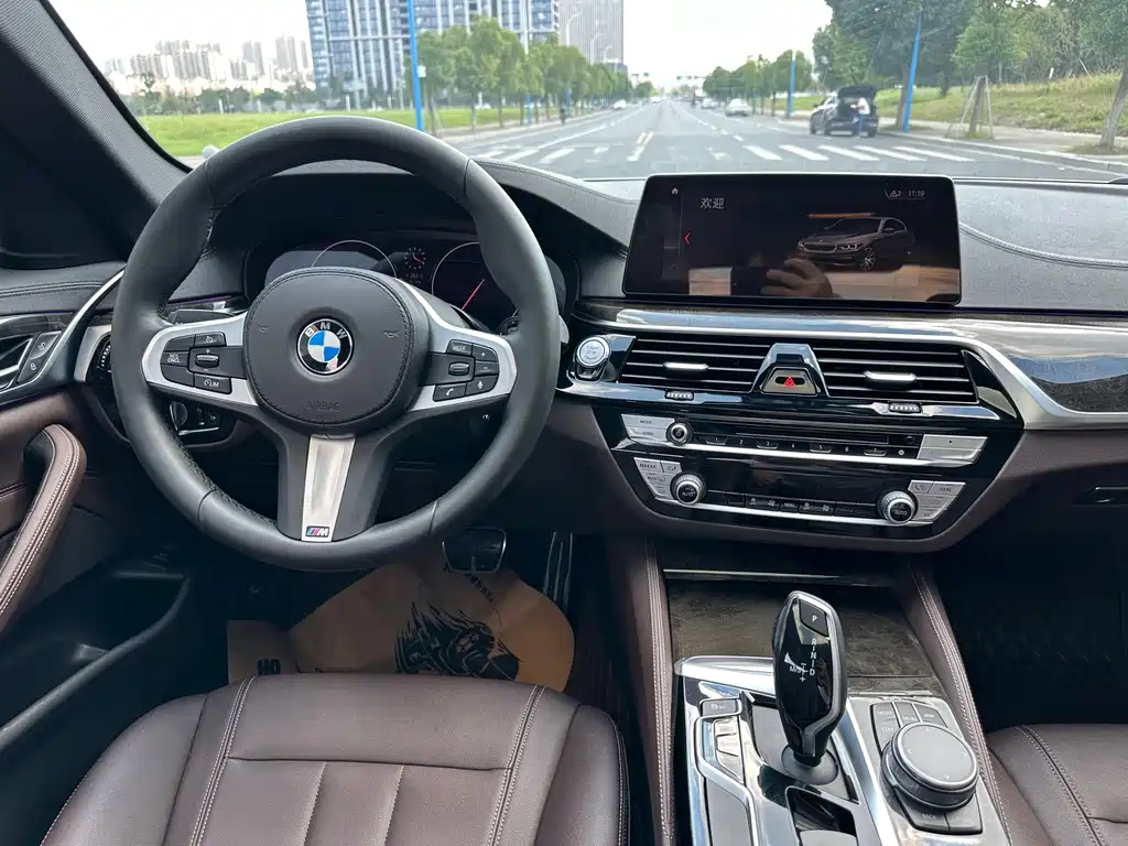 BMW 5 Series — фото 18