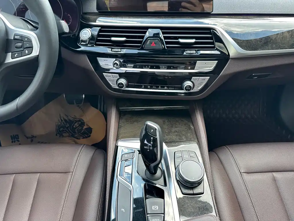 BMW 5 Series — фото 19
