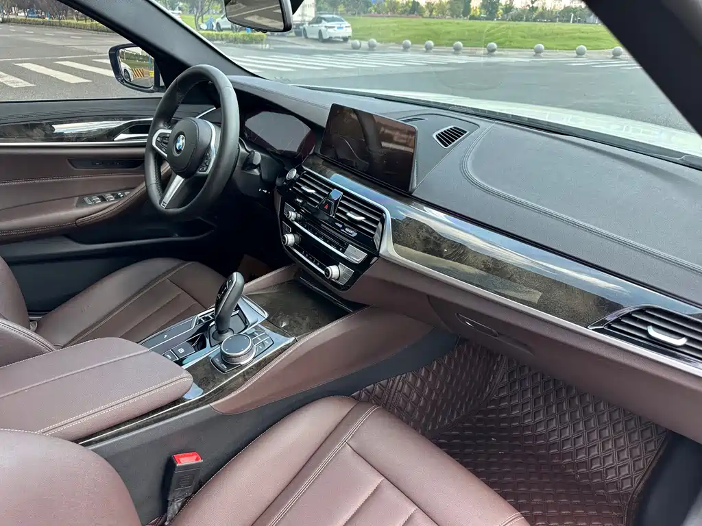 BMW 5 Series — фото 22