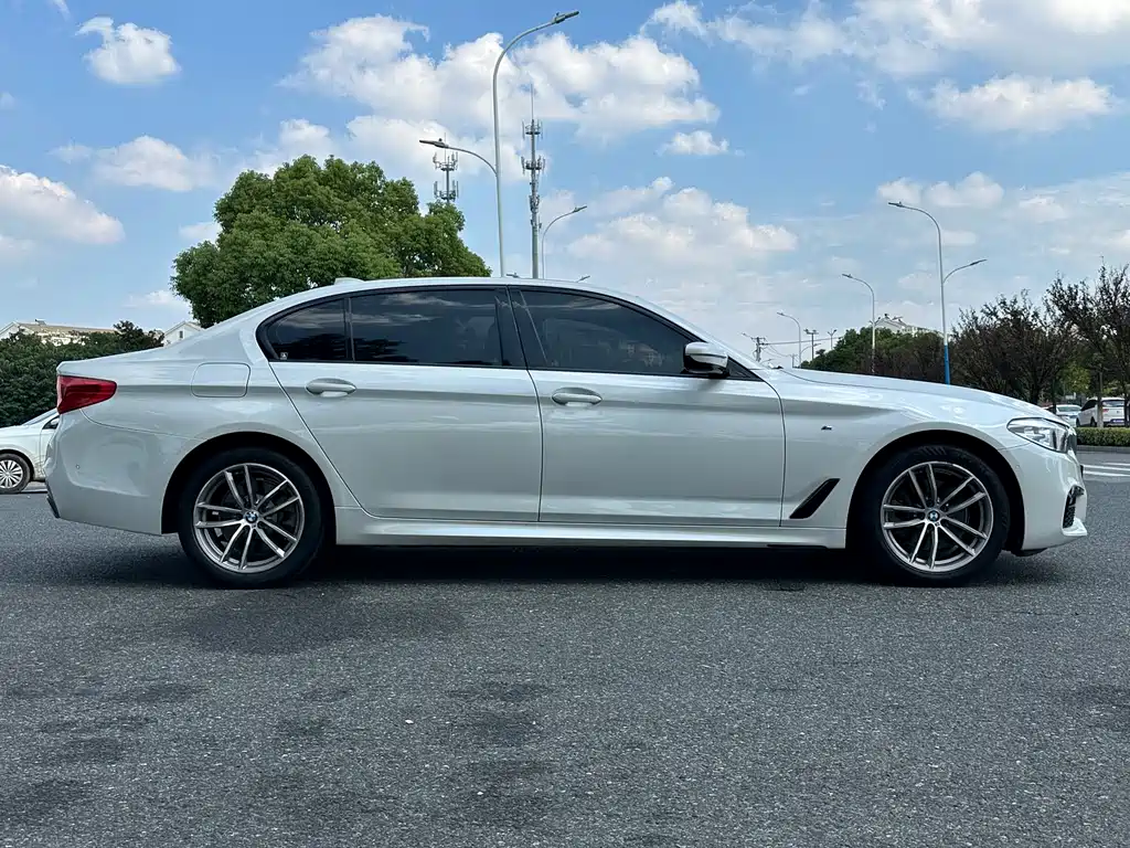 BMW 5 Series — фото 4