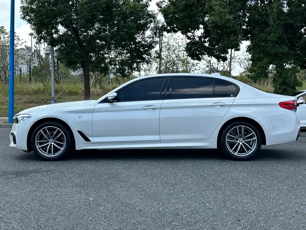 BMW 5 Series — фото 8