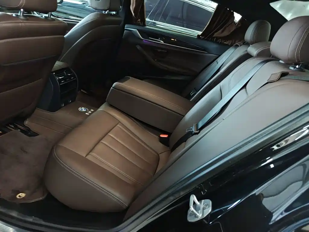 BMW 5 Series — фото 17