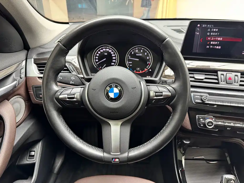 BMW X1 — фото 9