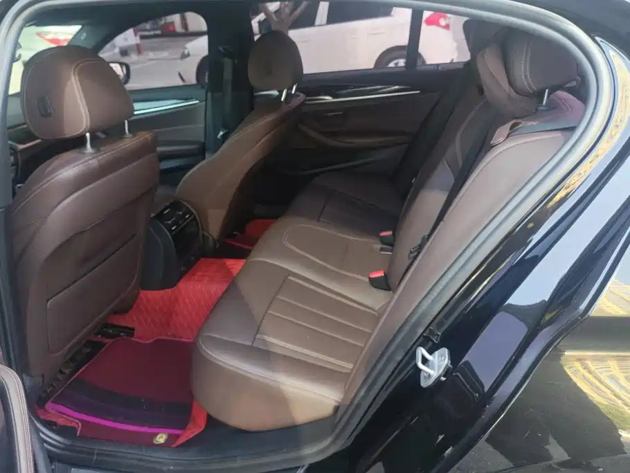 BMW 5 Series — фото 11
