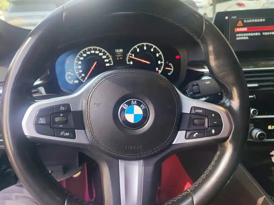 BMW 5 Series — фото 15