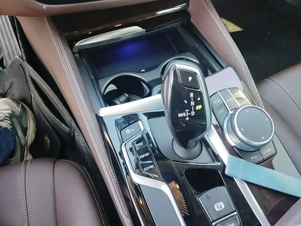 BMW 5 Series — фото 14