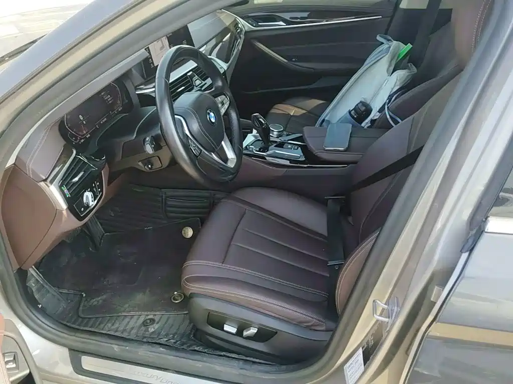 BMW 5 Series — фото 15