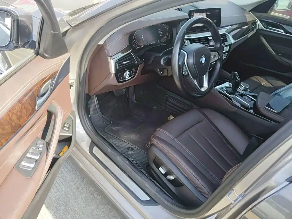 BMW 5 Series — фото 16