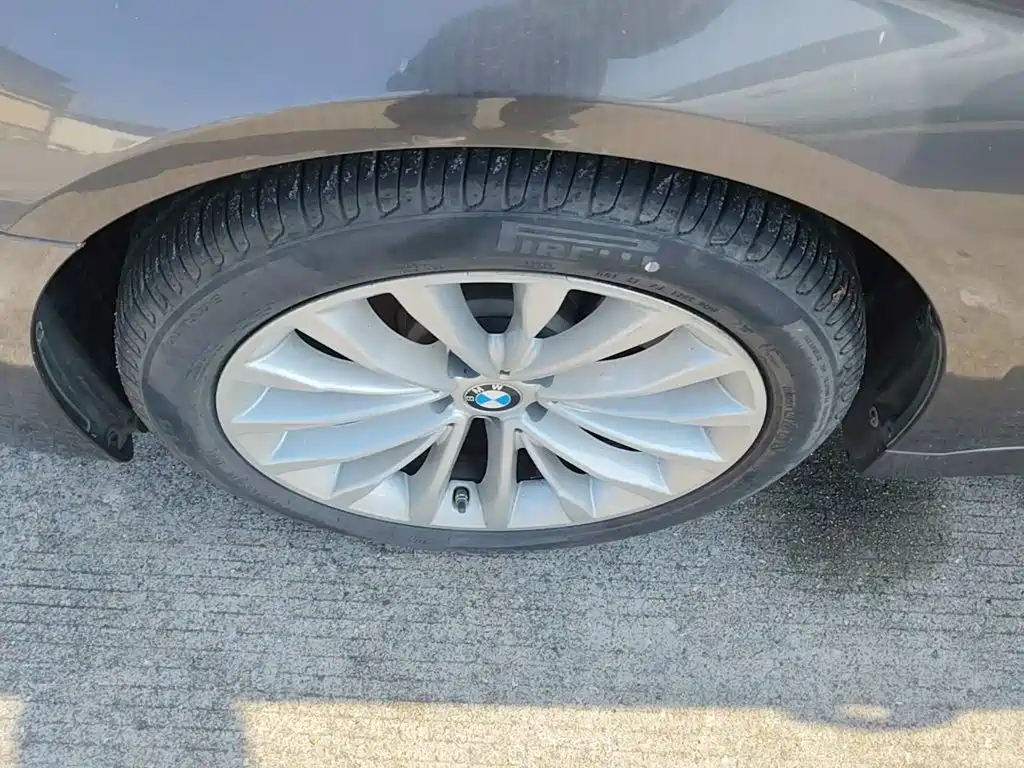 BMW 5 Series — фото 23