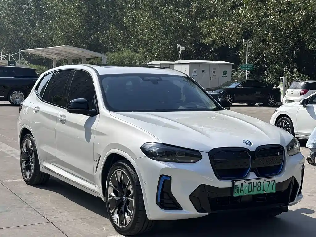 BMW iX3 — фото 4