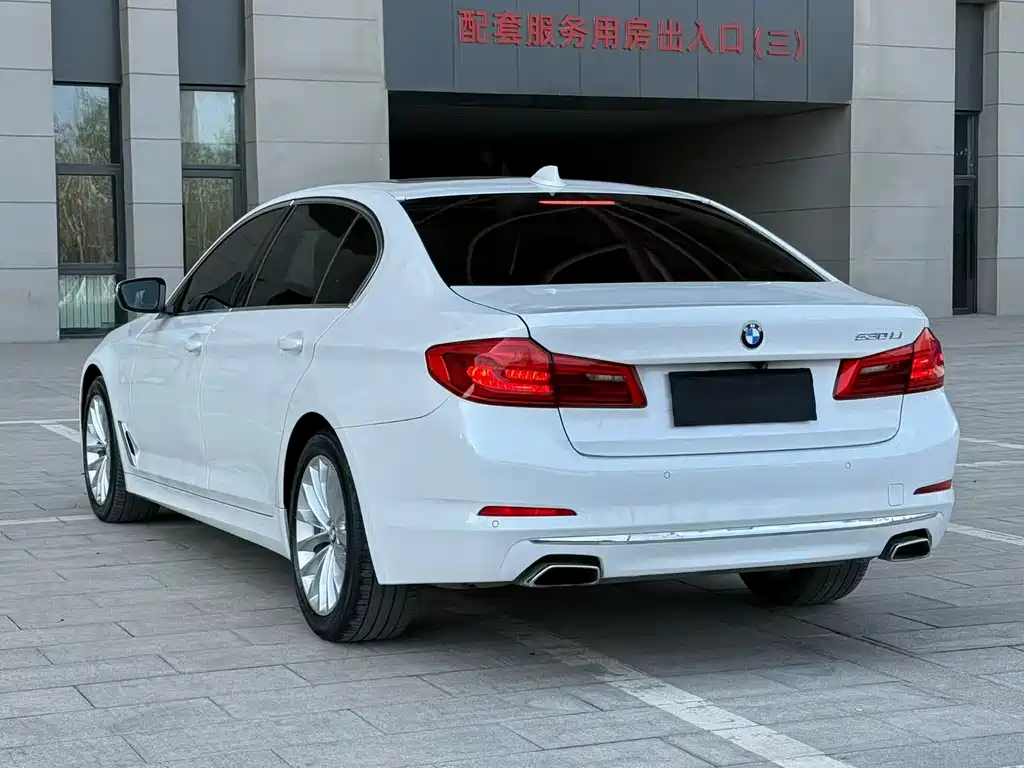 BMW 5 Series — фото 4