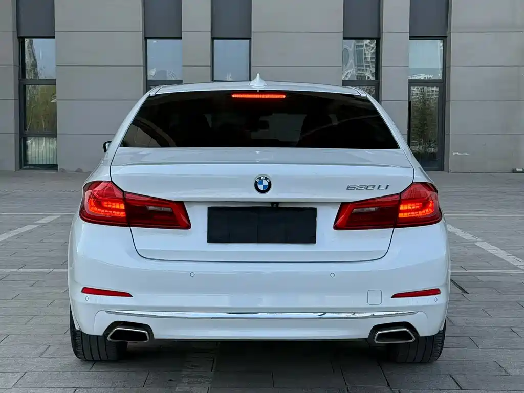 BMW 5 Series — фото 5
